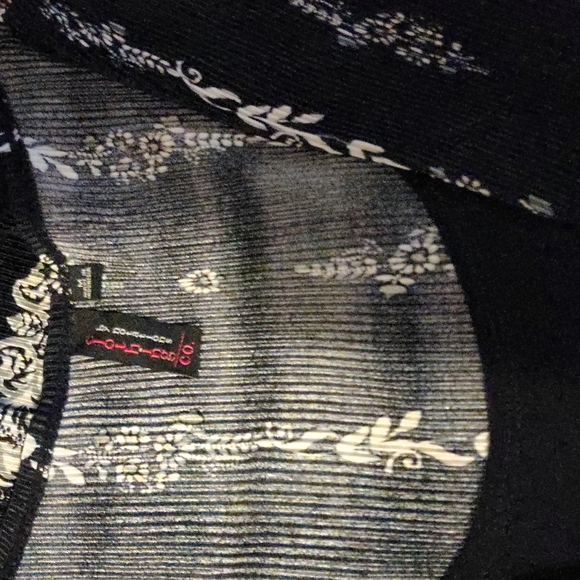 Notations Black and White Size Medium V-Neck with Black Insert - Picture 6 of 8